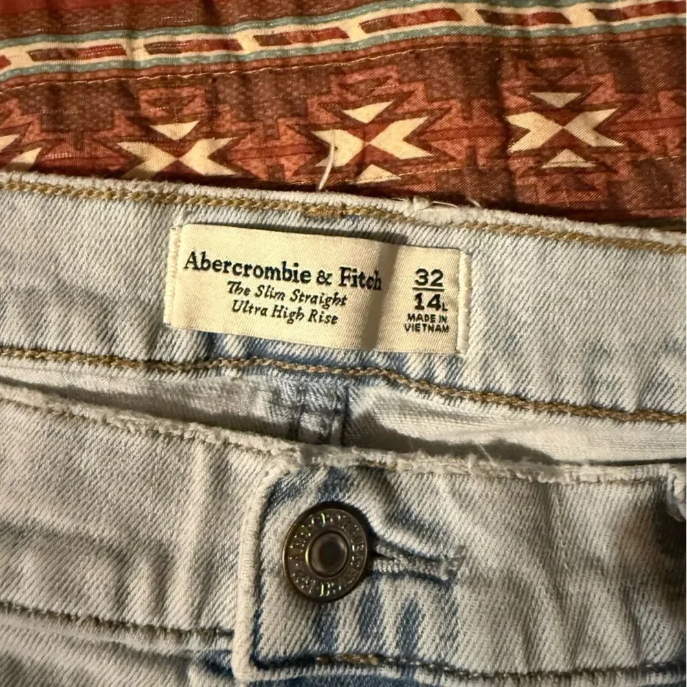 Abercrombie & Fitch Light Wash slim straight high rise size 14Long - Picture 2 of 6